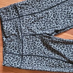 VARLEY 7/8 Leggings Grey & Black Leopard Print Sz Small, Like New